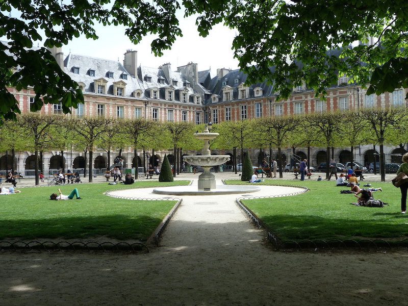 WHERE TO PICNIC IN PARIS